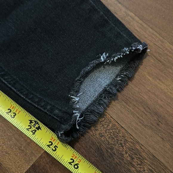 Free People Destroyed Ankle Raw Hem Skinny Jean-Black-Size 26-Distressed - Picture 12 of 13